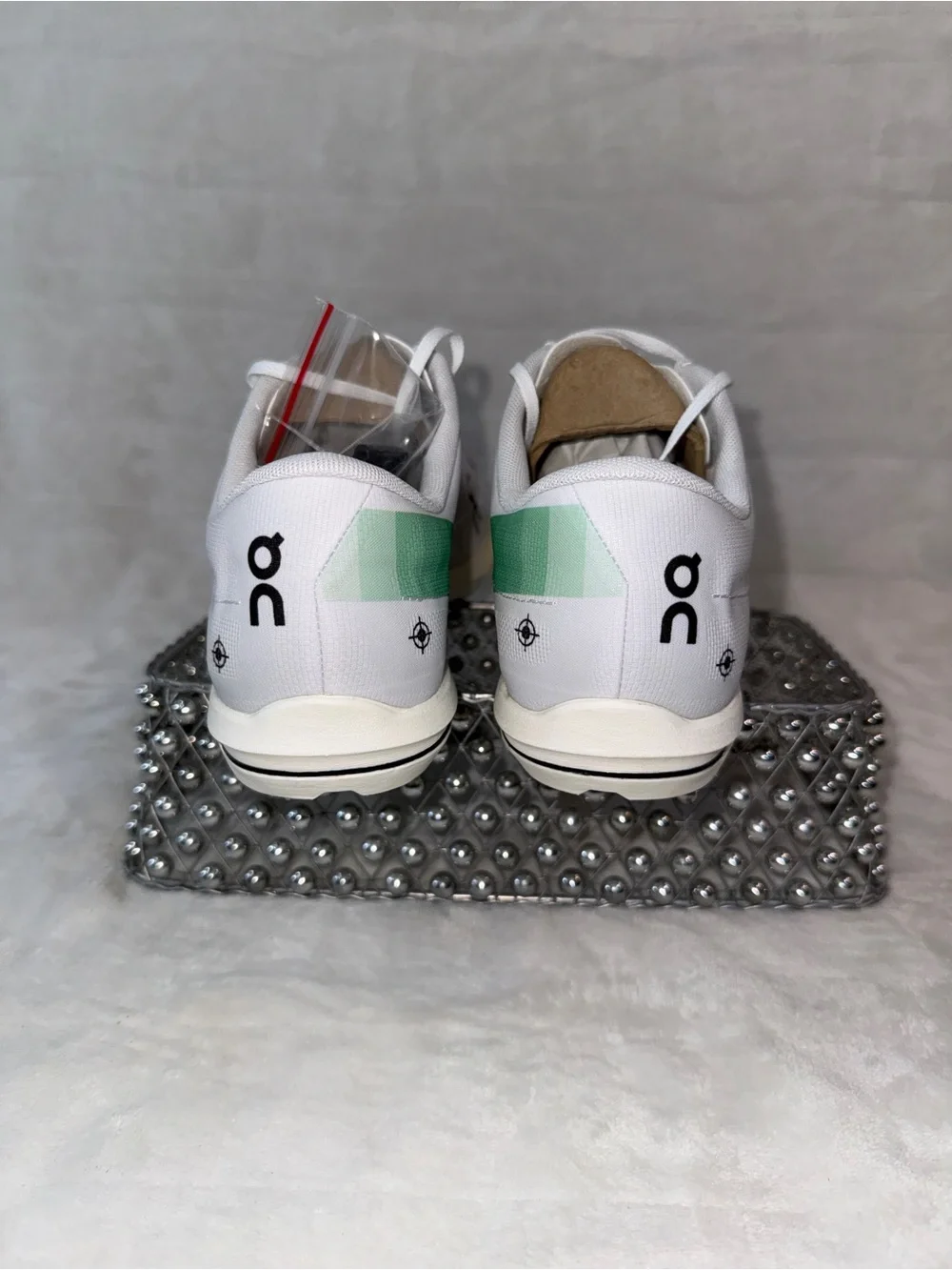 On Running removable spikes 12.5 mens Athletic Sneaker cleats, White Black, Mint